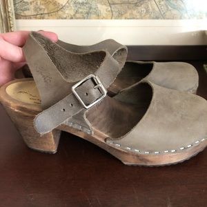 Highwood Taupe Oil Nubeck Leather on Brown Base Lotta Clogs